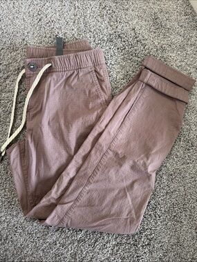 Small Vuori Women's Rip Stop Cargo Joggers in Mauve-Taupe